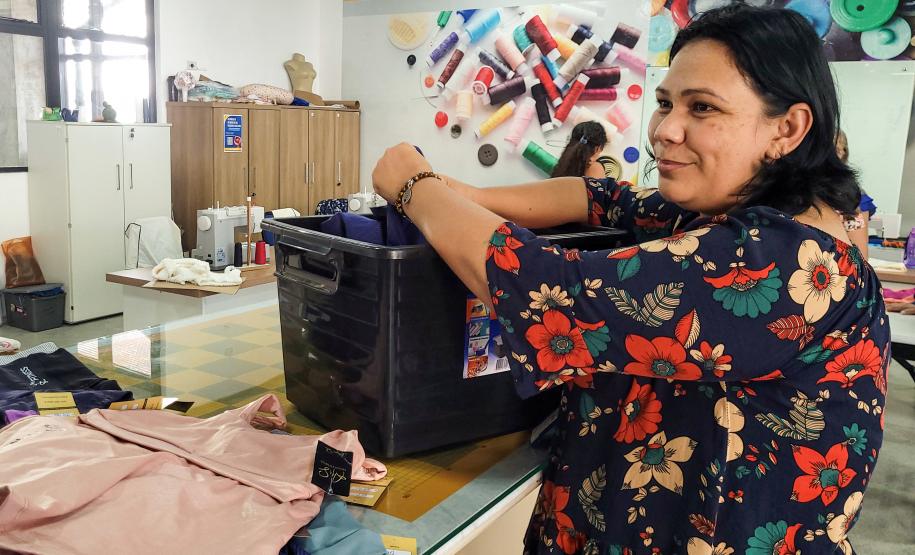 Curso gratuito de Corte e Costura da Portos do Paraná segue até agosto