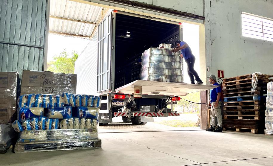 Governo estadual dará apoio logístico para a distribuição de cestas básicas, kits de limpeza, cobertores e rações para pets para as principais comunidades afetadas