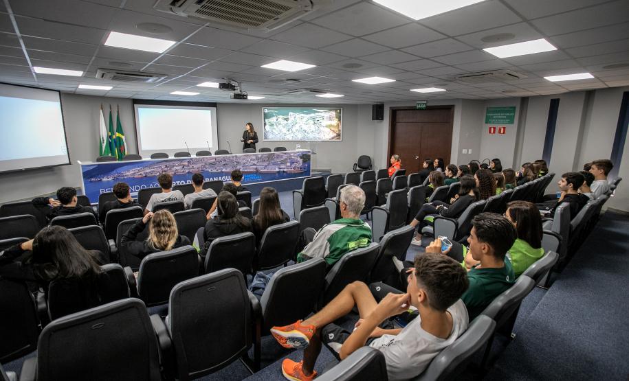 Mais de 1,2 mil visitantes conheceram o Porto de Paranaguá este ano