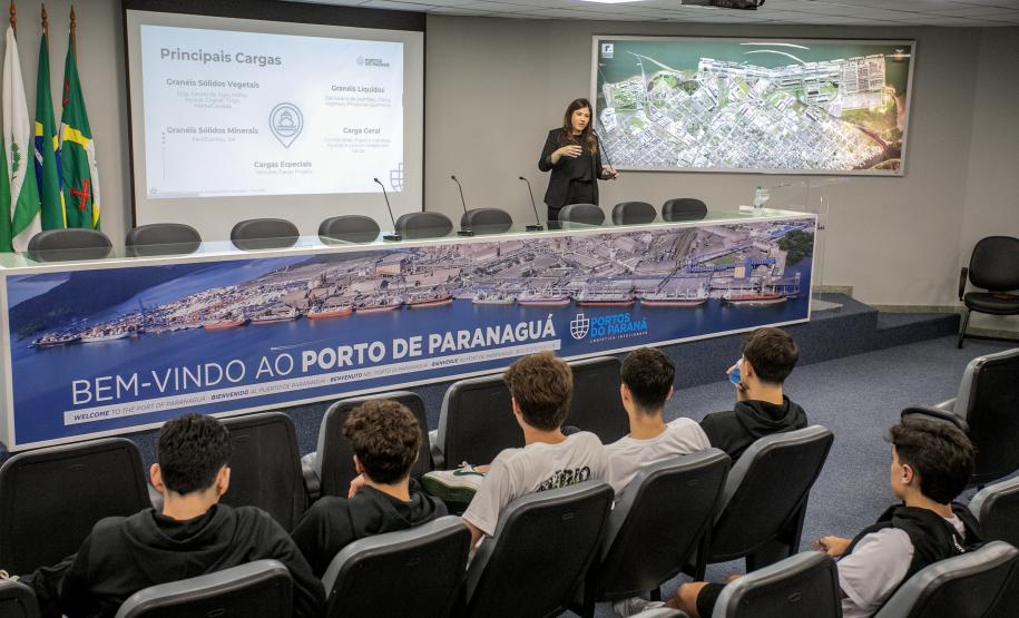 Mais de 1,2 mil visitantes conheceram o Porto de Paranaguá este ano