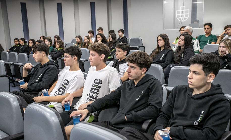 Mais de 1,2 mil visitantes conheceram o Porto de Paranaguá este ano