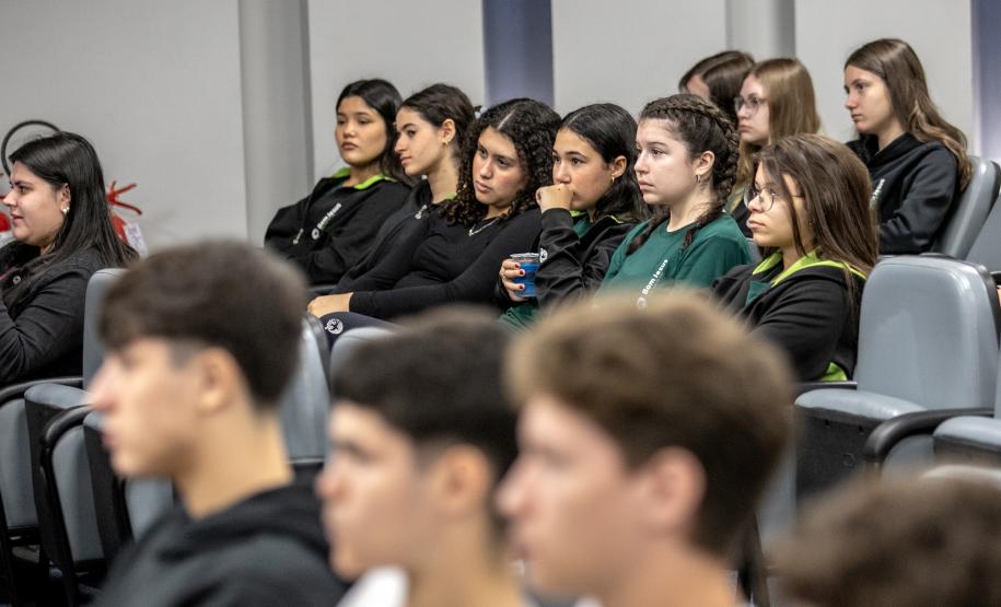 Mais de 1,2 mil visitantes conheceram o Porto de Paranaguá este ano