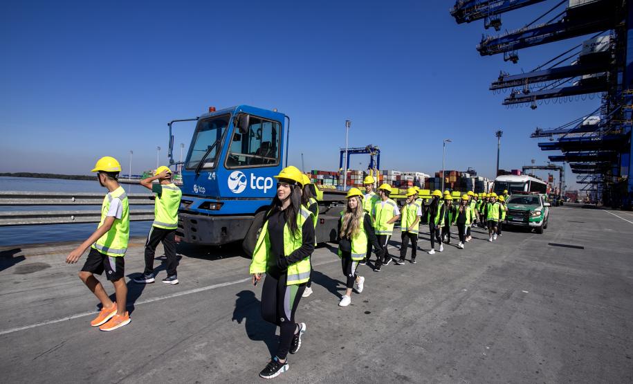 Mais de 1,2 mil visitantes conheceram o Porto de Paranaguá este ano