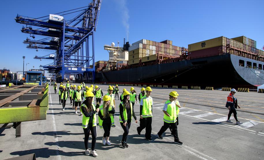 Mais de 1,2 mil visitantes conheceram o Porto de Paranaguá este ano