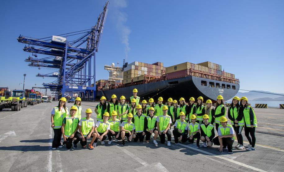 Mais de 1,2 mil visitantes conheceram o Porto de Paranaguá este ano