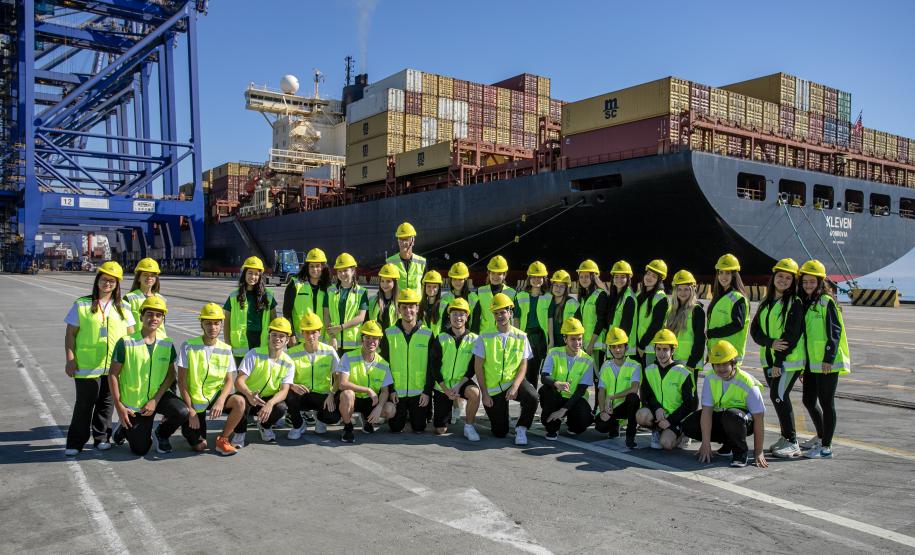 Mais de 1,2 mil visitantes conheceram o Porto de Paranaguá este ano