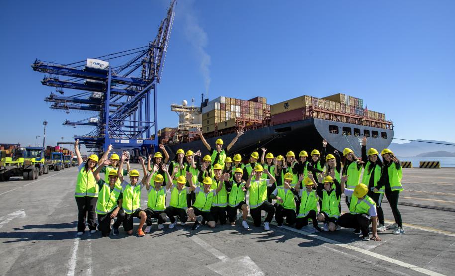 Mais de 1,2 mil visitantes conheceram o Porto de Paranaguá este ano