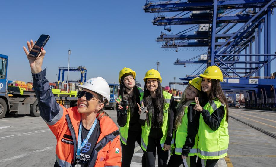 Mais de 1,2 mil visitantes conheceram o Porto de Paranaguá este ano