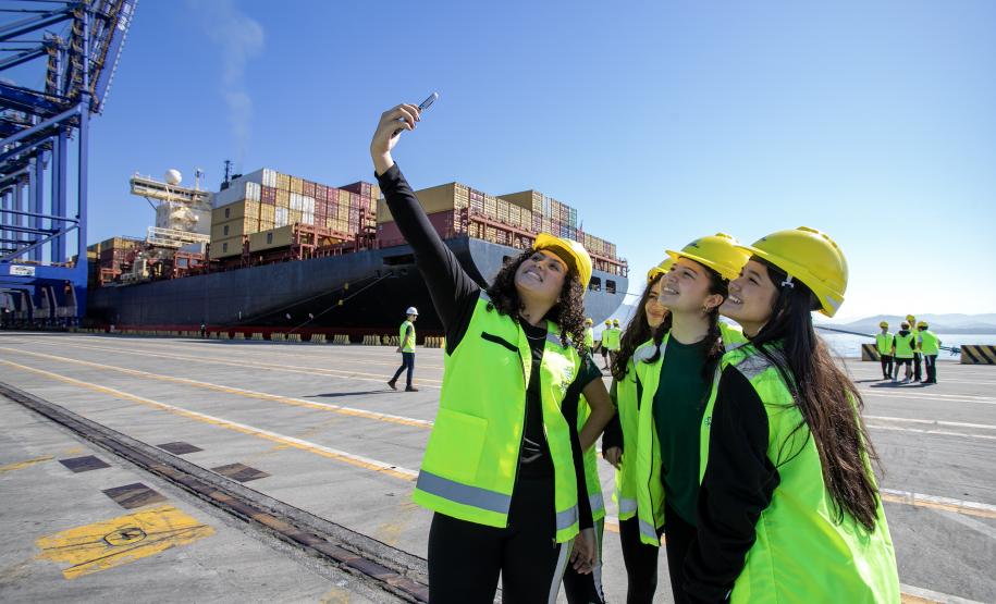 Mais de 1,2 mil visitantes conheceram o Porto de Paranaguá este ano