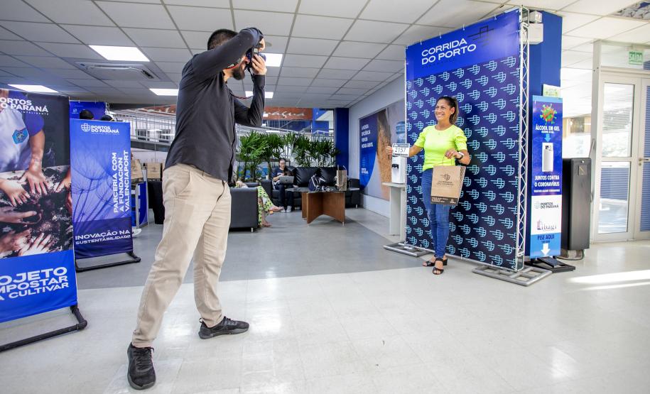 Atletas retiram os últimos kits da Corrida do Porto neste sábado