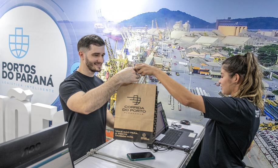 Atletas retiram os últimos kits da Corrida do Porto neste sábado