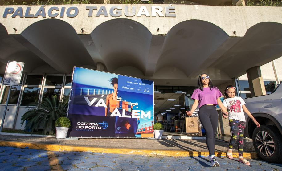 Atletas retiram os últimos kits da Corrida do Porto neste sábado