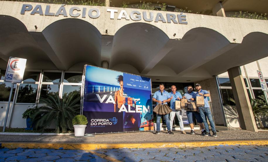 Atletas retiram os últimos kits da Corrida do Porto neste sábado
