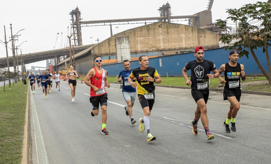 Mais de 1,7 mil pessoas participaram da Corrida do Porto de Paranaguá 2024