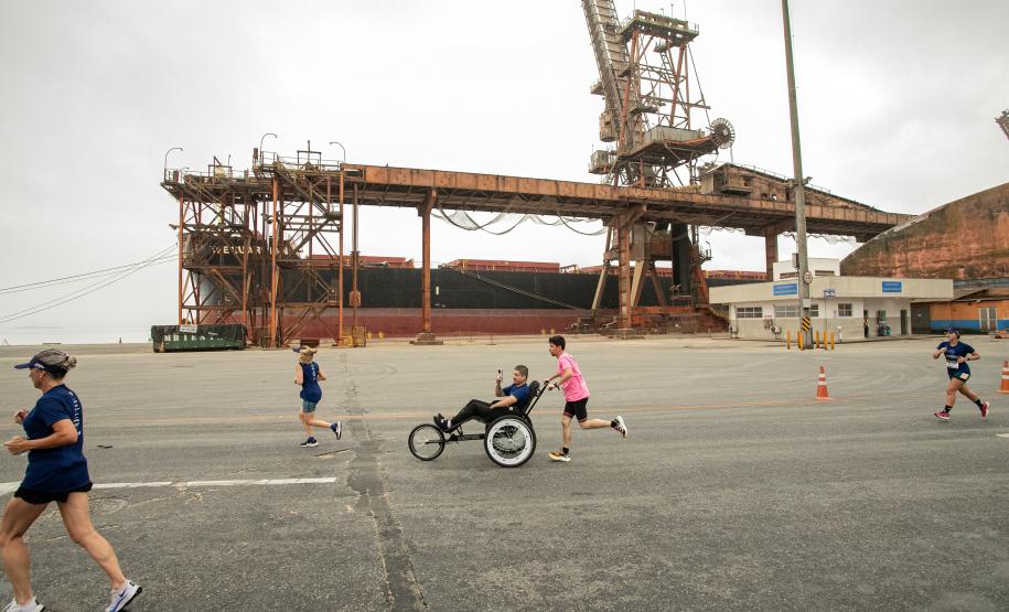 Mais de 1,7 mil pessoas participaram da Corrida do Porto de Paranaguá 2024
