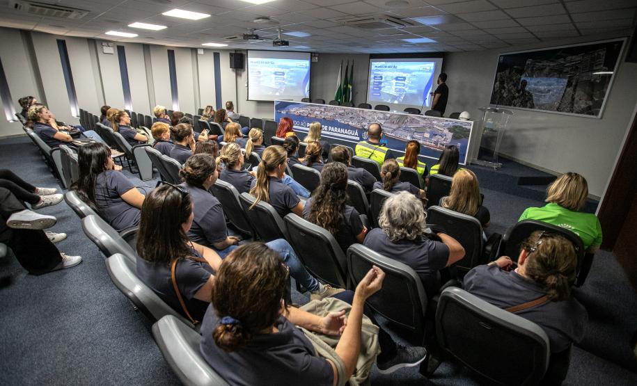 Porto de Paranaguá recebe mulheres da Cooperativa Agrária em visita técnica