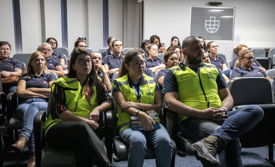 Porto de Paranaguá recebe mulheres da Cooperativa Agrária em visita técnica