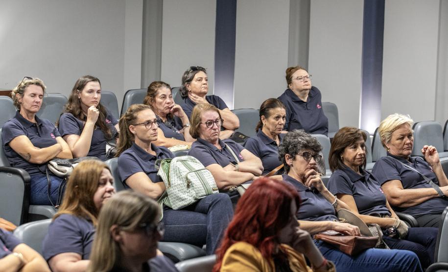 Porto de Paranaguá recebe mulheres da Cooperativa Agrária em visita técnica
