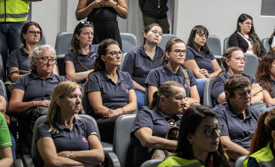 Porto de Paranaguá recebe mulheres da Cooperativa Agrária em visita técnica