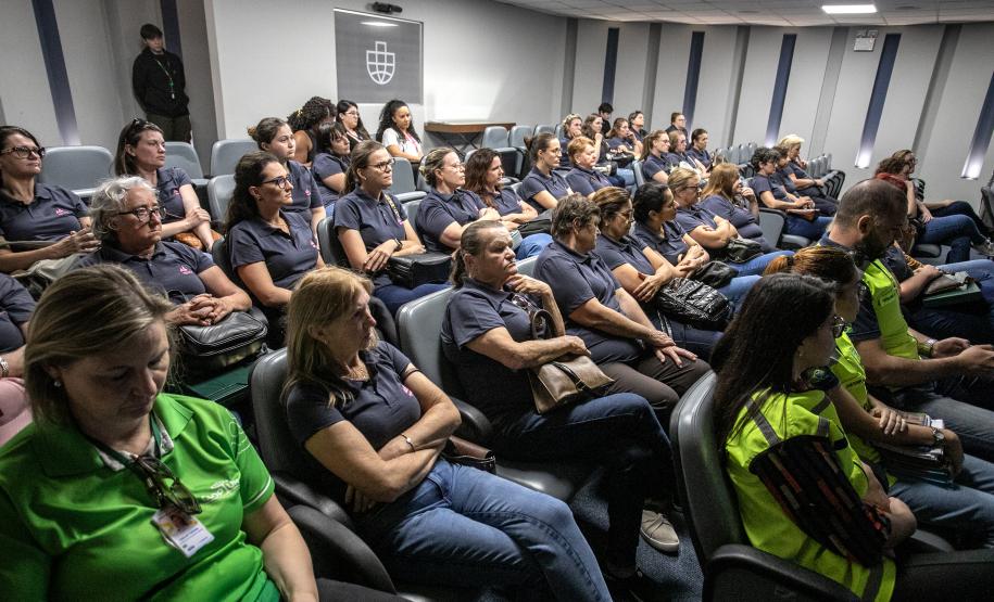 Porto de Paranaguá recebe mulheres da Cooperativa Agrária em visita técnica
