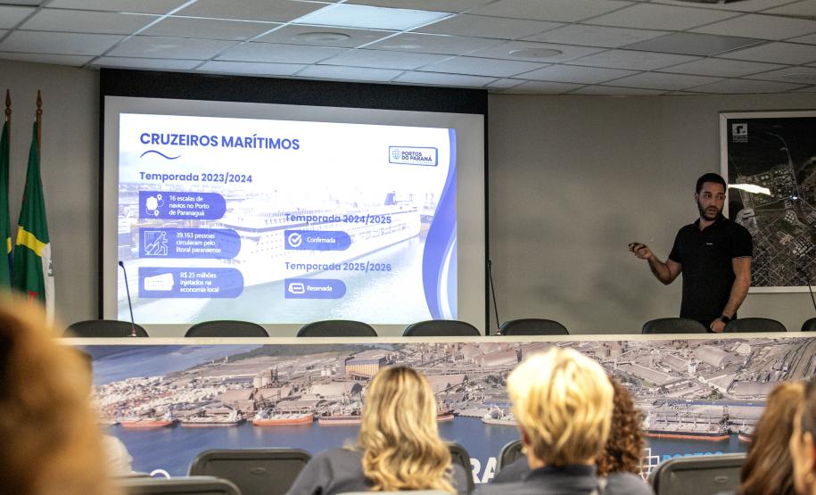 Porto de Paranaguá recebe mulheres da Cooperativa Agrária em visita técnica
