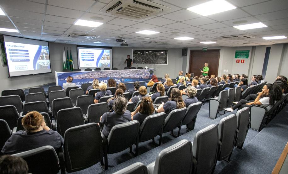 Porto de Paranaguá recebe mulheres da Cooperativa Agrária em visita técnica