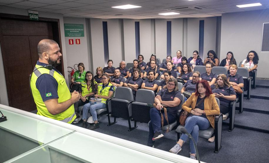 Porto de Paranaguá recebe mulheres da Cooperativa Agrária em visita técnica