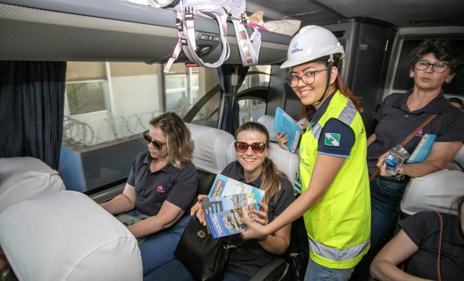 Porto de Paranaguá recebe mulheres da Cooperativa Agrária em visita técnica