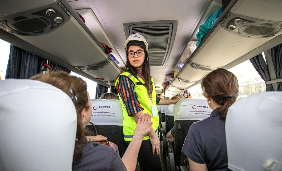 Porto de Paranaguá recebe mulheres da Cooperativa Agrária em visita técnica