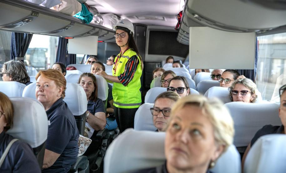 Porto de Paranaguá recebe mulheres da Cooperativa Agrária em visita técnica