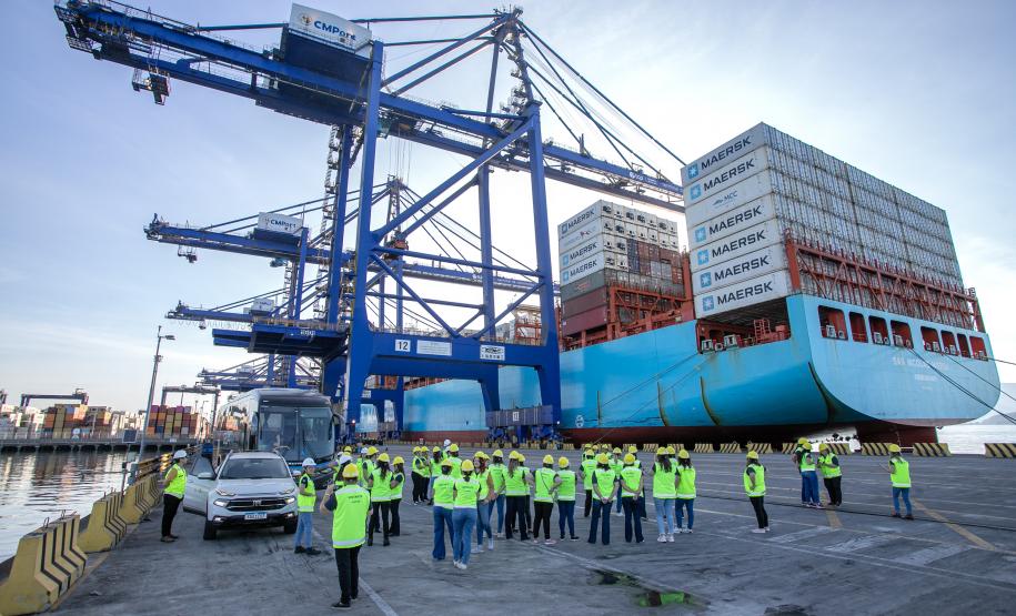 Porto de Paranaguá recebe mulheres da Cooperativa Agrária em visita técnica