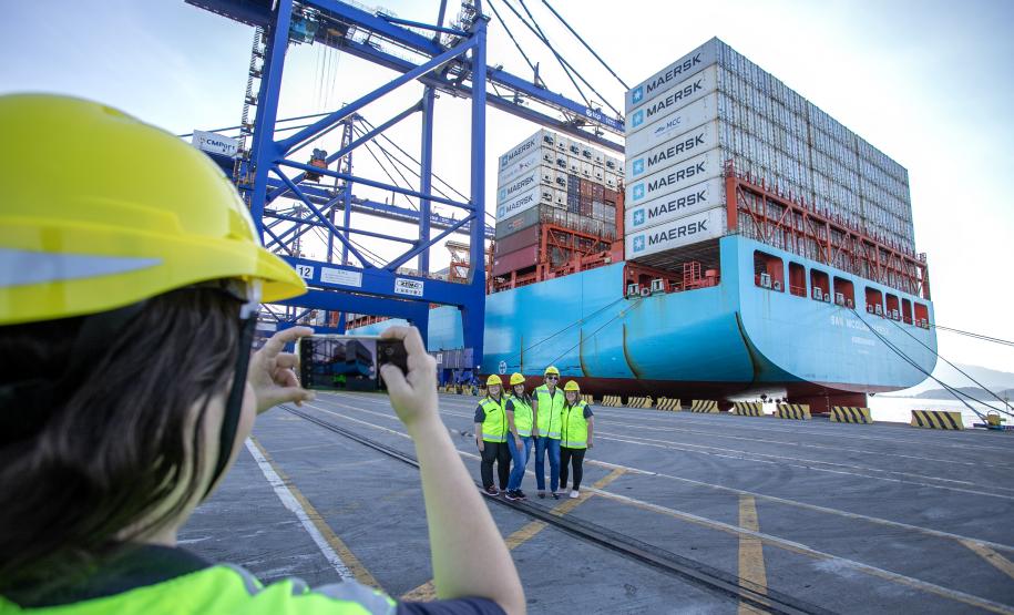 Porto de Paranaguá recebe mulheres da Cooperativa Agrária em visita técnica