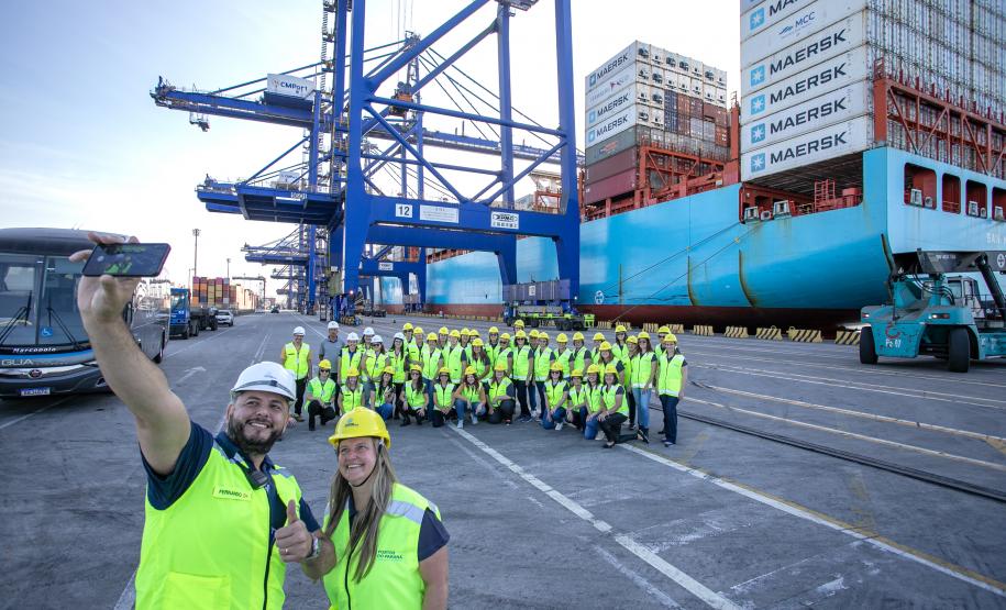 Porto de Paranaguá recebe mulheres da Cooperativa Agrária em visita técnica
