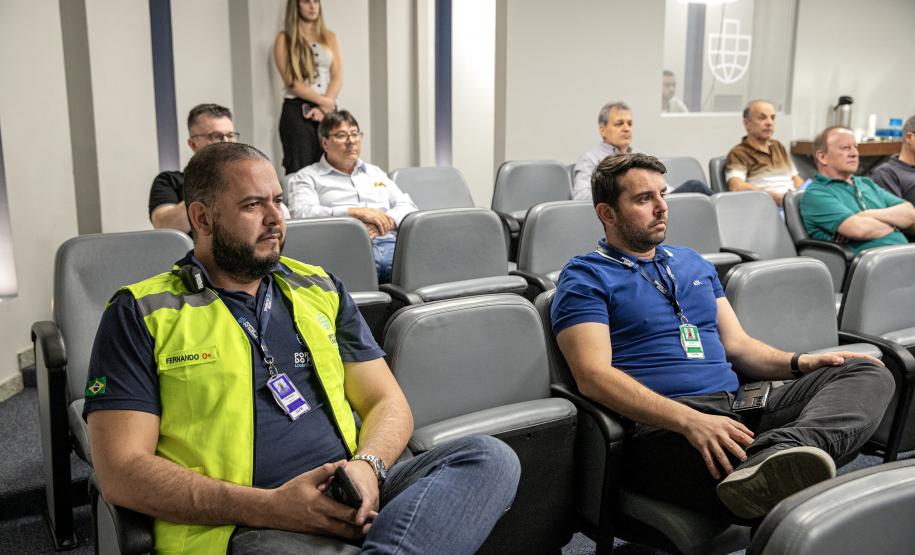 Representantes do CREA-PR fazem visita técnica ao Porto de Paranaguá