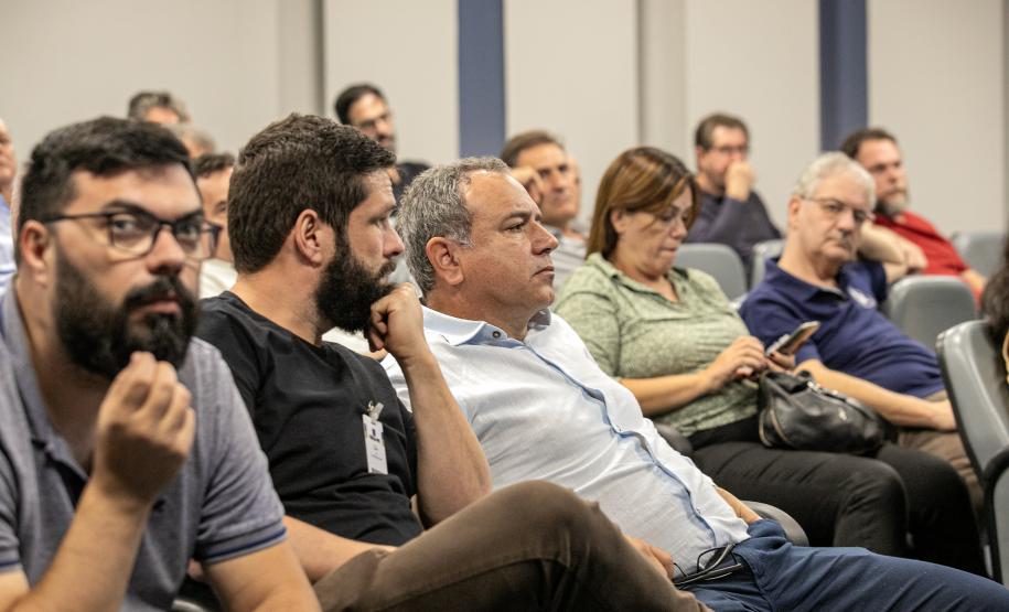 Representantes do CREA-PR fazem visita técnica ao Porto de Paranaguá