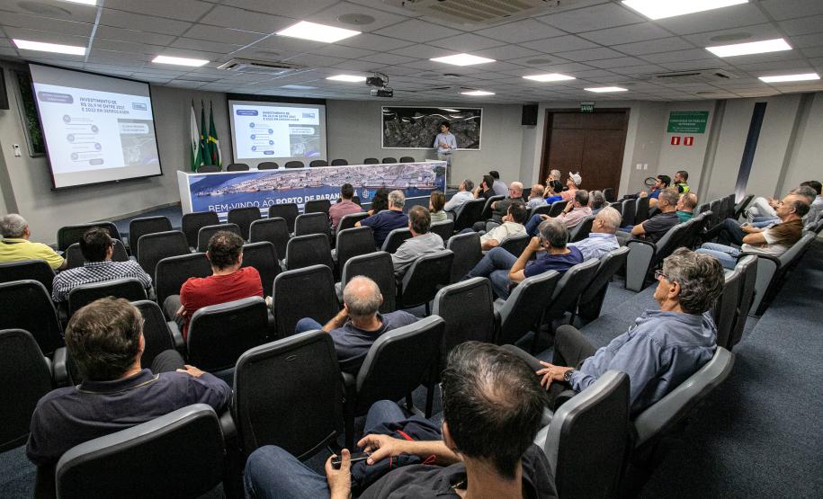 Representantes do CREA-PR fazem visita técnica ao Porto de Paranaguá