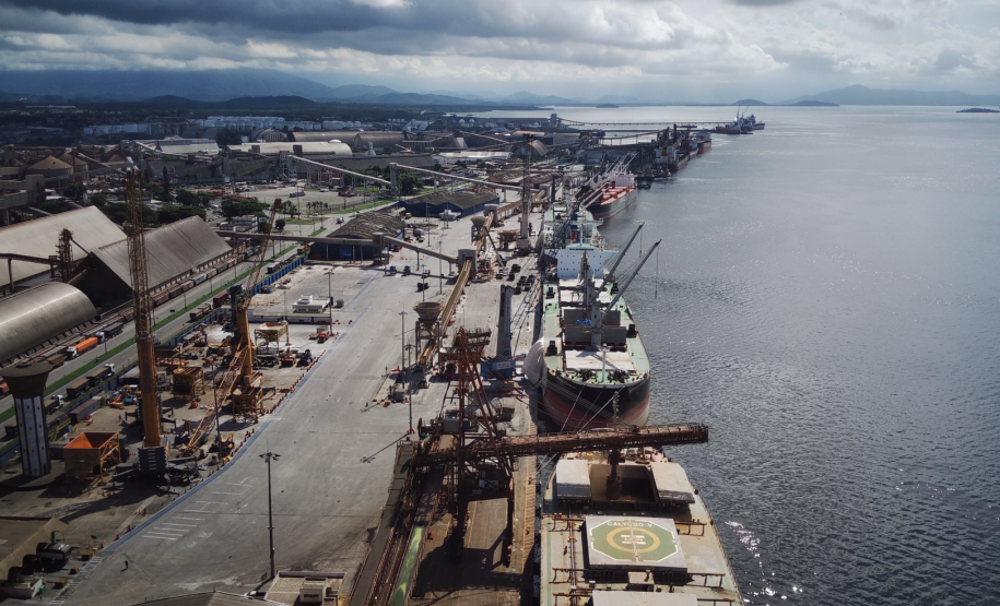 Aumento de importação nos portos paranaenses