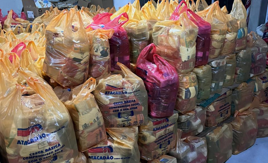 Famílias do RS recebem primeiras doações da comunidade portuária