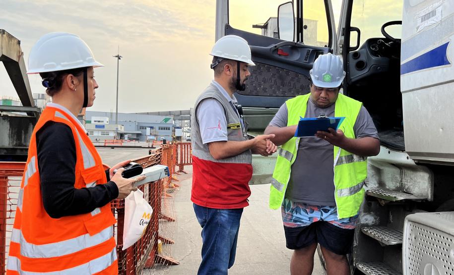 Portos do Paraná realiza blitz de alerta para novo teste do bafômetro