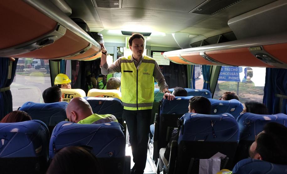 Participantes do 31º CooperaPortos visitam cais do Porto de Paranaguá