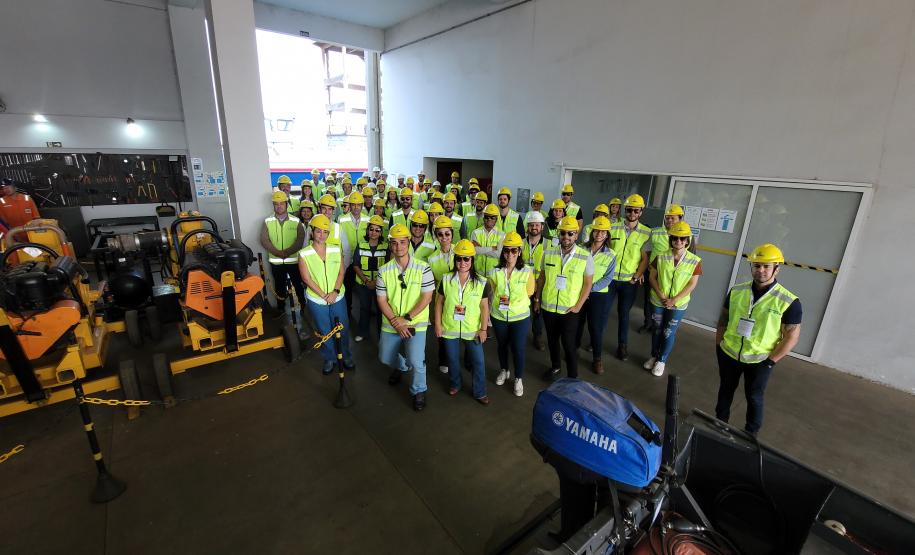 Participantes do 31º CooperaPortos visitam cais do Porto de Paranaguá