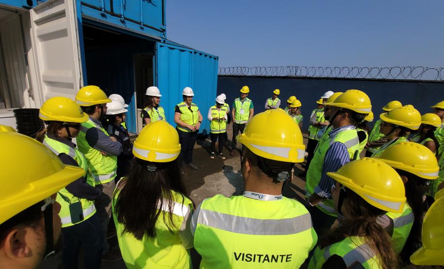 Participantes do 31º CooperaPortos visitam cais do Porto de Paranaguá