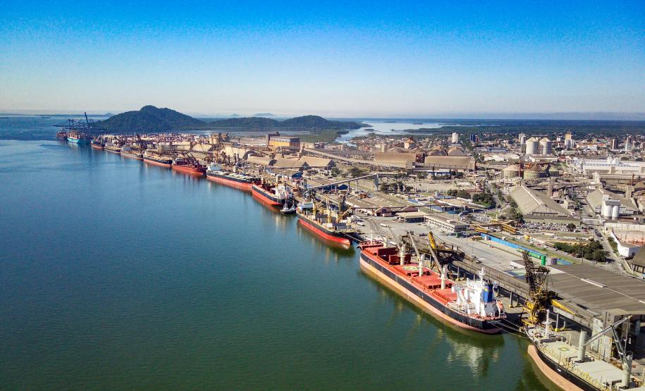 Poluição atmosférica de navios diminui no Porto de Paranaguá