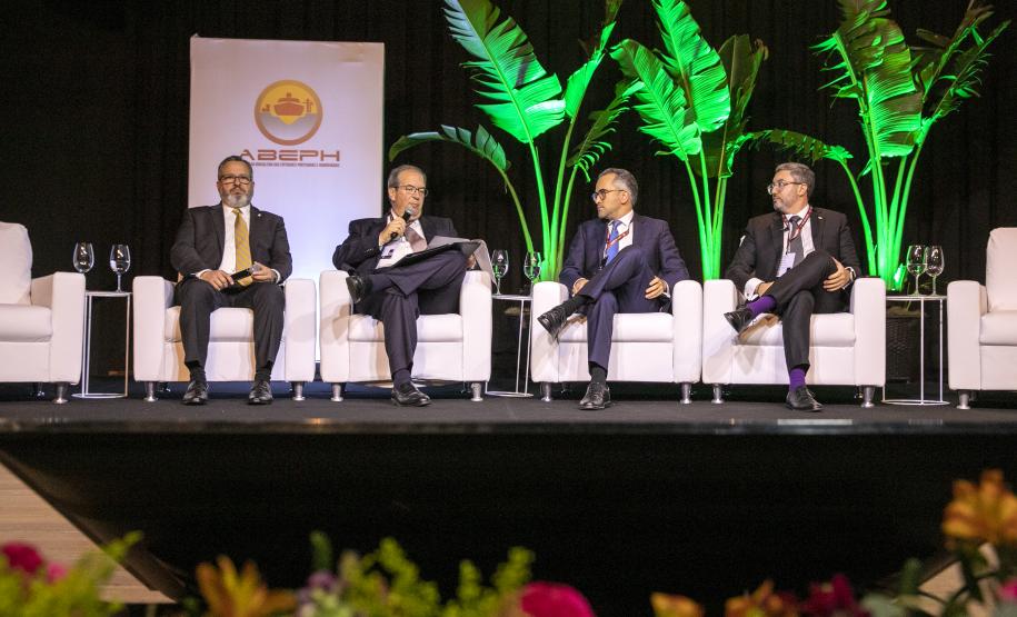 Seminário internacional discute desafios e boas práticas portuárias pelo mundo