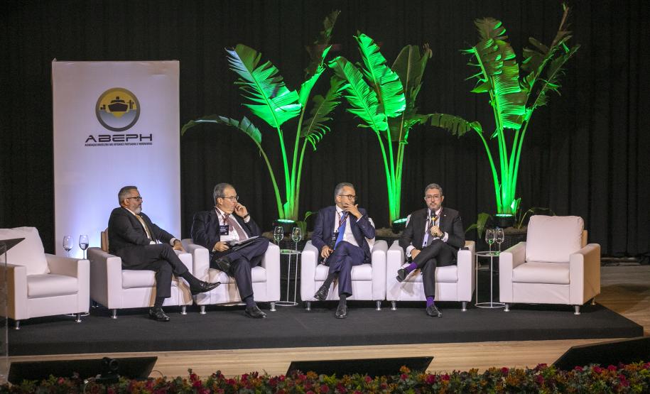 Seminário internacional discute desafios e boas práticas portuárias pelo mundo