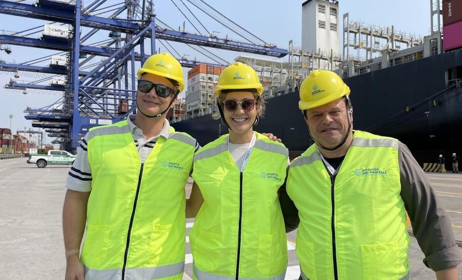 Participantes do 31º CooperaPortos visitam cais do Porto de Paranaguá