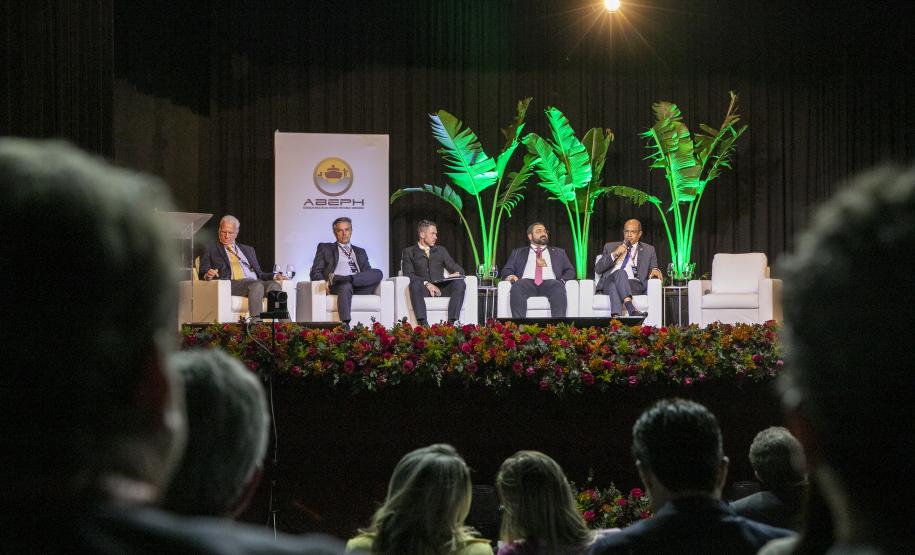 Seminário internacional discute desafios e boas práticas portuárias pelo mundo