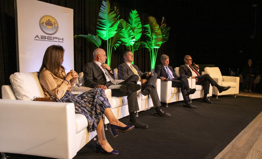 Seminário internacional discute desafios e boas práticas portuárias pelo mundo