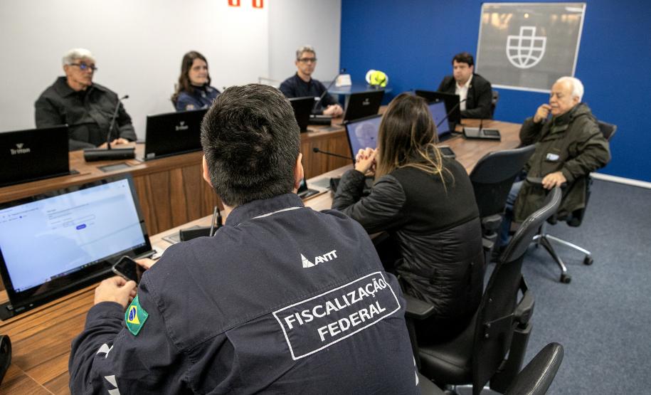 Estrutura da malha ferroviária do complexo portuário é apresentada a equipe técnica do Governo Federal