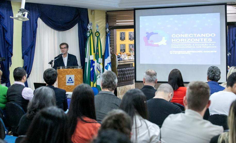 Portos do Paraná é apresentada a grupo de empresários do Leste do Estado - Com palestra e visita técnica, cerca de 80 comerciantes, industriais e prestadores de serviço puderam ver de perto as potencialidades dos Portos de Paranaguá e Antonina